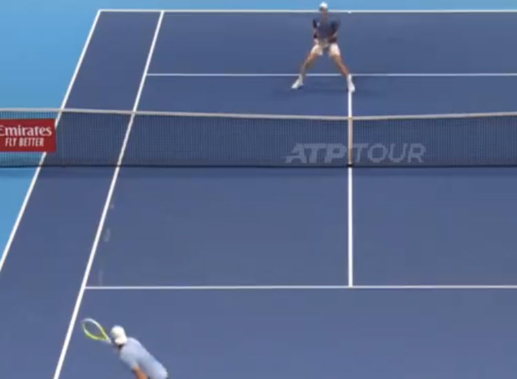 VIDEO. Berrettini entertains the crowd with a fantastic one-handed backhand down the line during his match vs Van De Zandschulp in Tokyo