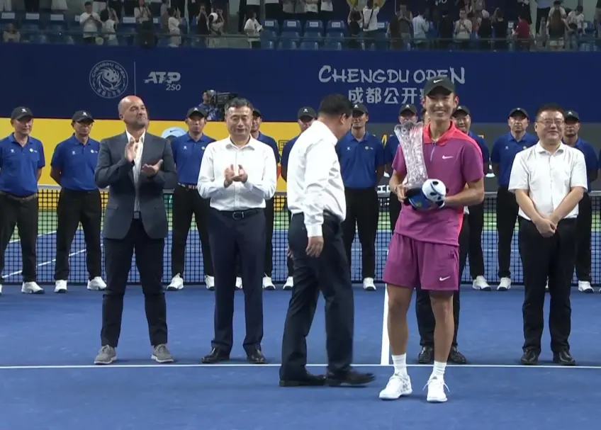 Juncheng Shang wins first ATP title at 19