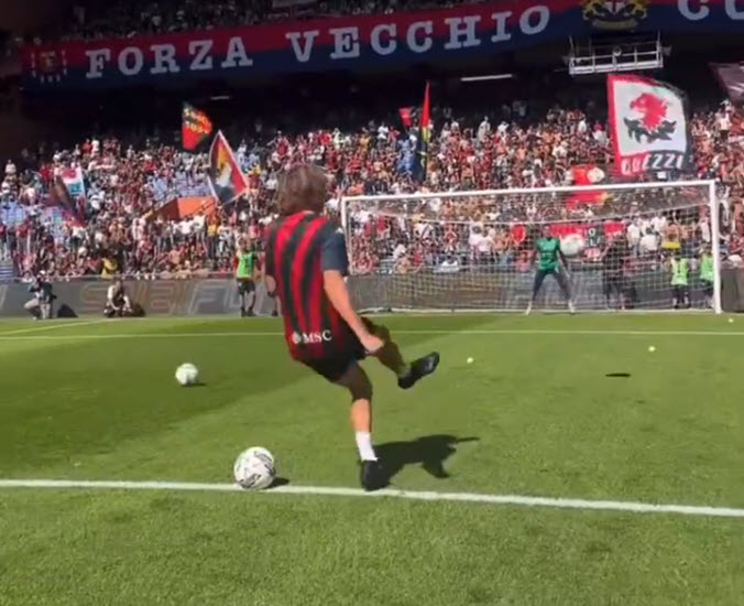 Tsitsipas shows off his soccer skills in Italy