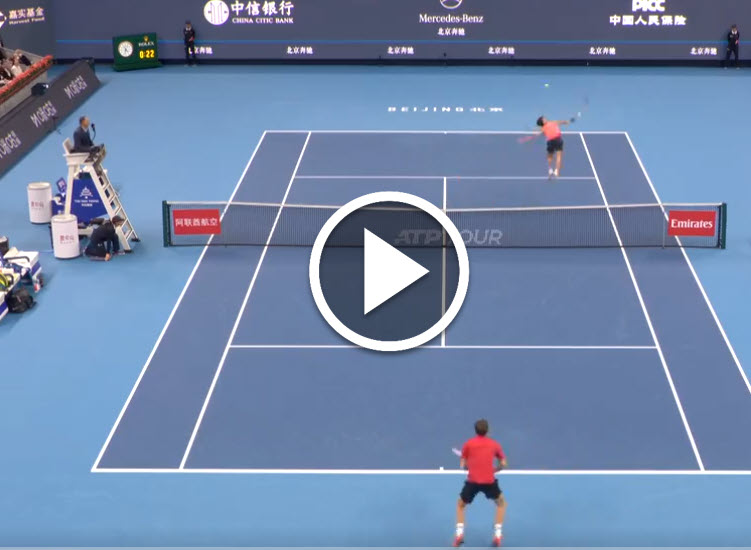 WATCH. Alcaraz entertains the crowd winning a great point during his match vs Medvedev in Beijing