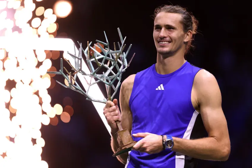 Alexander Zverev sweeps Ugo Humbert, wins Paris Masters title