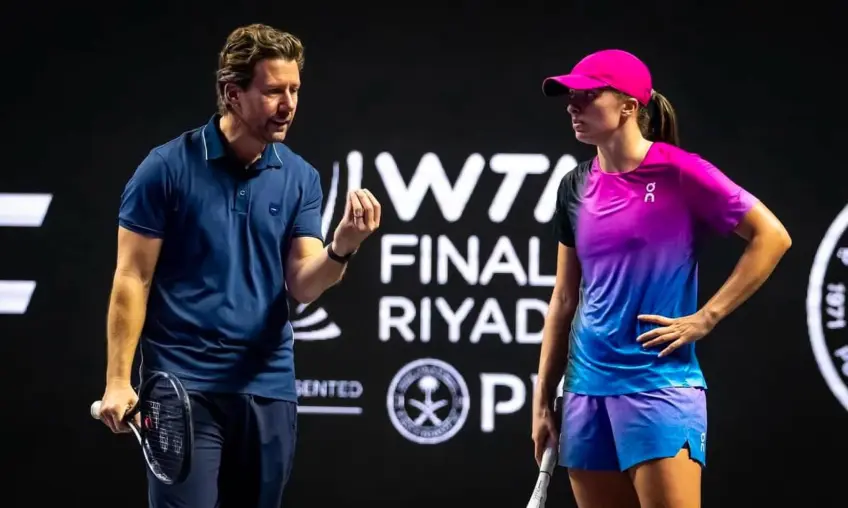 Iga Swiatek’s coach Wim Fissette issues blunt response to Simona Halep, Nick Kyrgios