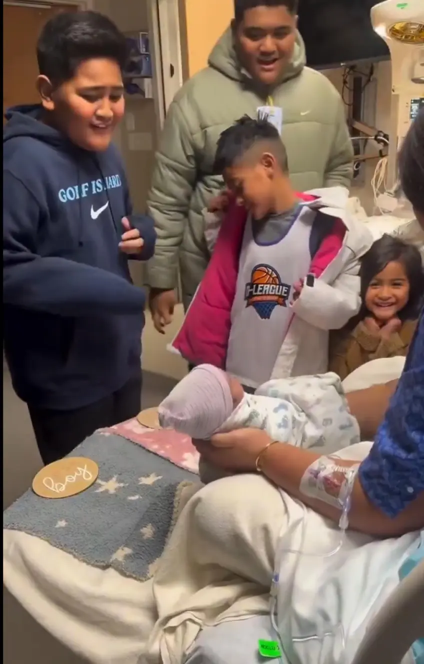 Tony Finau surprises fans with special gender reveal featuring his five kids