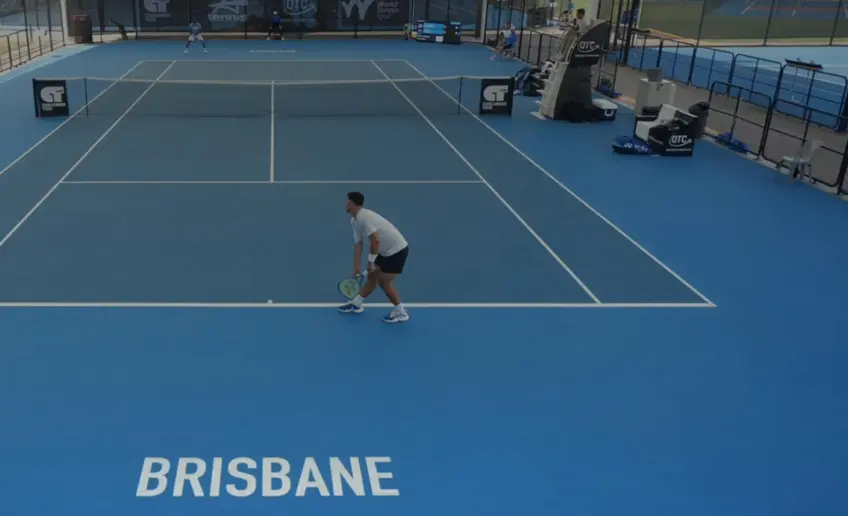 Watch: Alex Bolt starts the match with eight aces!