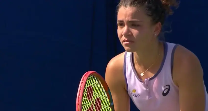 Watch: Jasmine Paolini suffers devastating injury, bursts into tears before losing