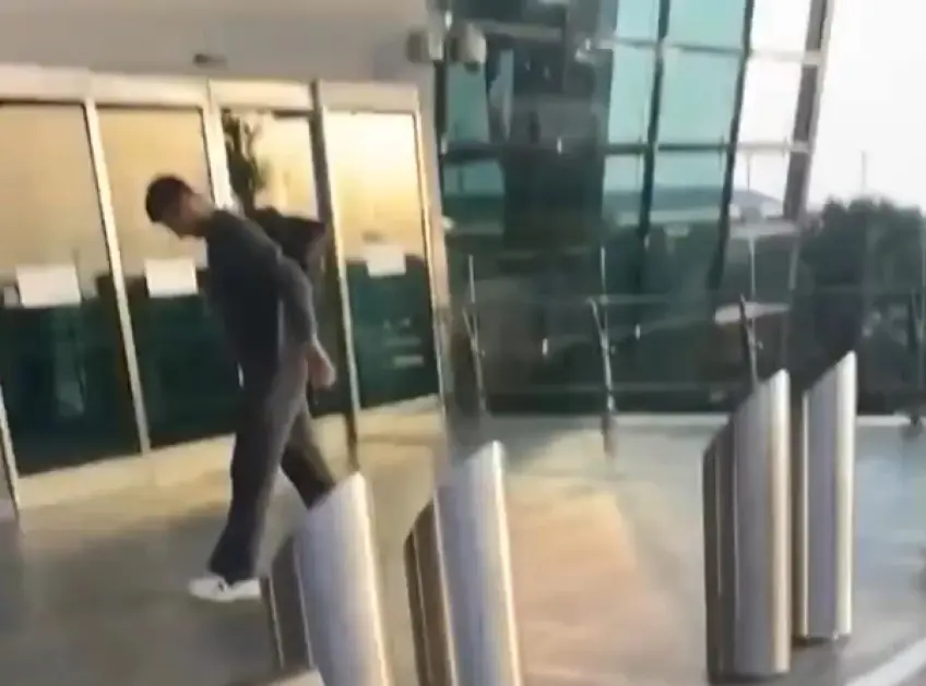 Watch: Novak Djokovic limps at Doha airport after 1R loss, raises injury concerns