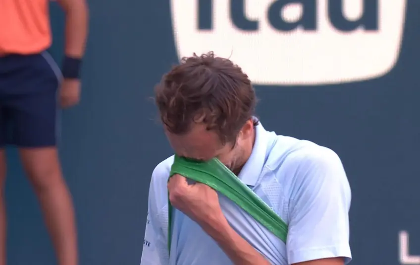 Miami: Daniil Medvedev falls to Jaume Munar in straight sets!