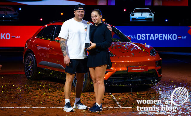 Jelena Ostapenko poses with boyfriend and her shiny new Porsche Macan Turbo