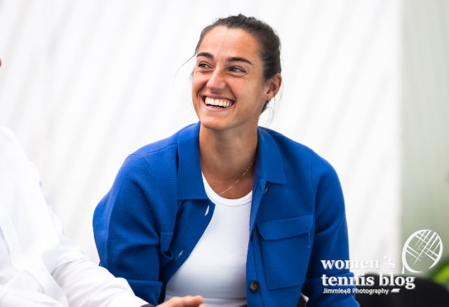 Emotional Garcia waves goodbye to Roland Garros singles