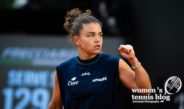 Paolini cruises past Tomljanovic to reach third round in Paris