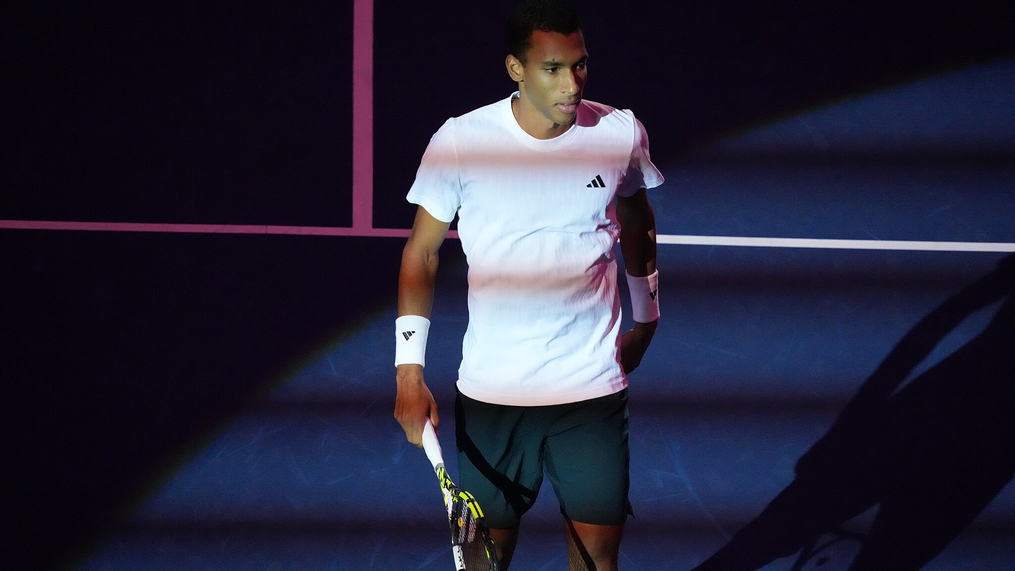 Auger-Aliassime storms past Zverev to reach Turin semis